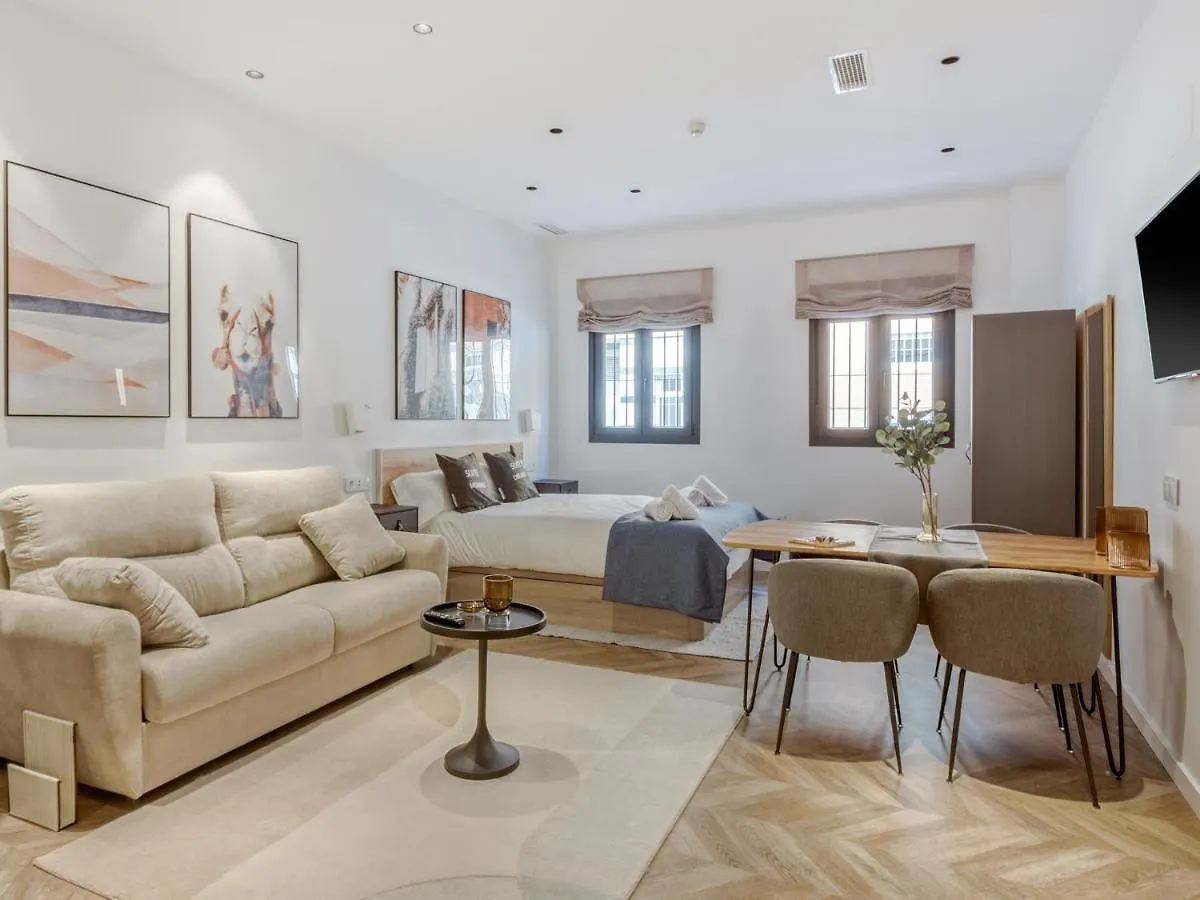 *** Apart Otel Limehome Malaga Calle Ancha Del Carmen - Digital Access İspanya