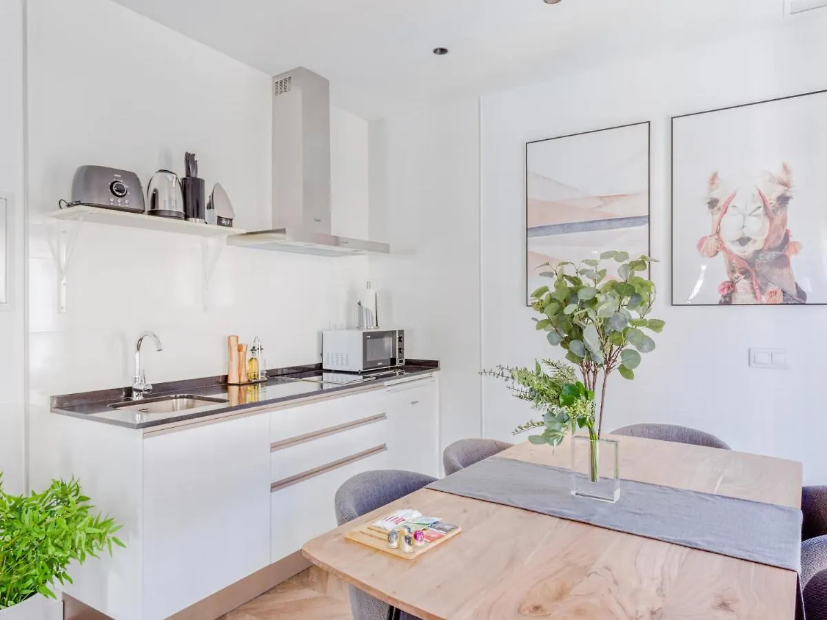 Limehome Malaga Calle Ancha Del Carmen - Digital Access Apart Otel